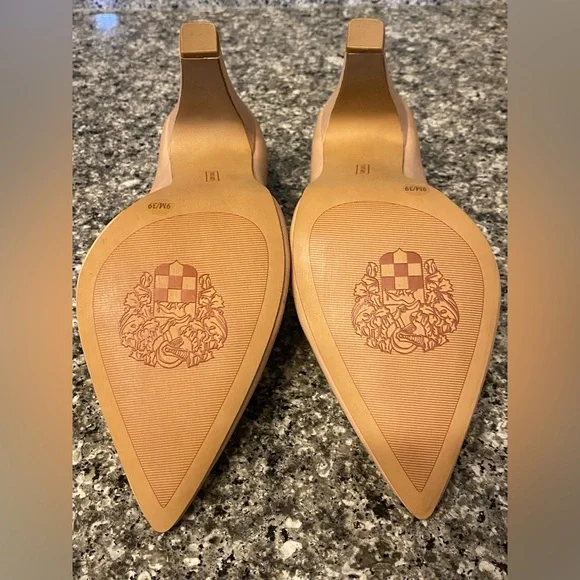 VINCE CAMUTO Tan Leather Heels Pumps size 9 - Picture 4 of 15